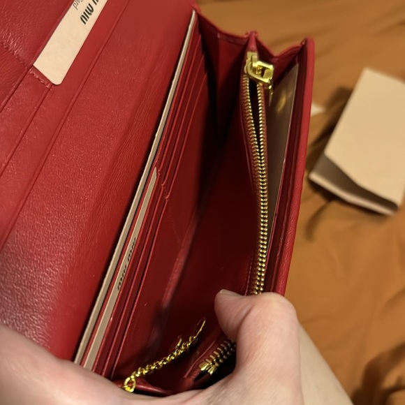 Miu Miu Large Matelasse’ nappa leather wallet 💯 Authentic - Picture 8 of 9
